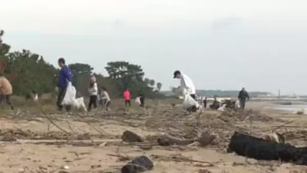 「ゴミがこんなにたくさん」　ウミガメの産卵場所を守る海岸清掃