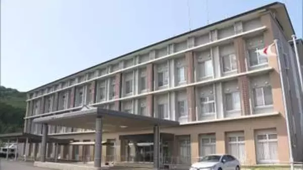 漁港で海中に沈んだ車見つかる　車内から男性2人の遺体