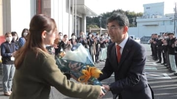 筒井町長が初登庁　「未来につなぐまちづくりを」　三重・多気町