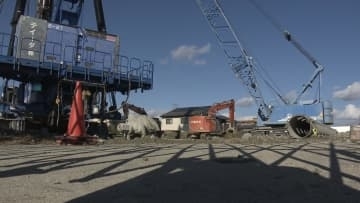 結婚式場の解体工事現場で土砂が崩れて生き埋め　男性作業員1人死亡