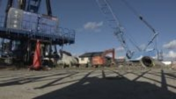 結婚式場の解体工事現場で土砂が崩れて生き埋め　男性作業員1人死亡