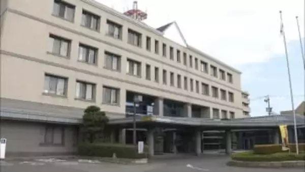 女子トイレで下着など盗撮か　三重県職員の20歳男を逮捕