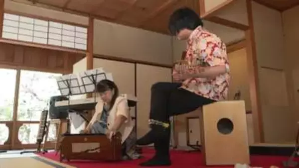 茶室にハープや世界の楽器の音色　「泗翠庵」で初のコンサート