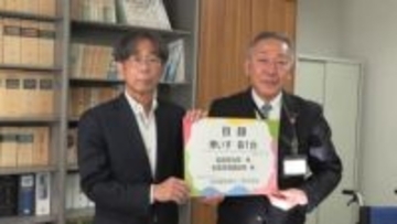 福祉サービスの充実に　高齢者施設などに車イス寄贈