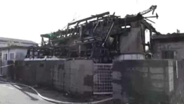 住宅火災　焼け跡から性別不明の遺体