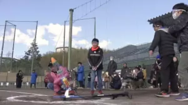 「距離はバッチリ」　ペットボトルロケット大会