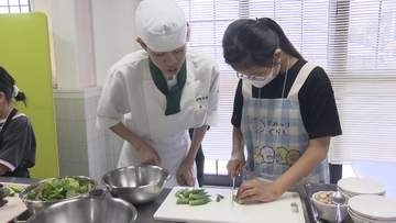 相可高校生が出前授業　マグロ解体も披露