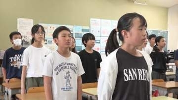 熱中症対策で教室からオンライン始業式　久しぶりの再会で喜ぶ姿も