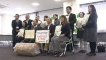 子ども食堂を支援　JAみえきたが商品券とコメを贈呈