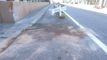 信号無視でパトカーの追跡受けた乗用車が学校の塀に衝突　38歳男性が重傷