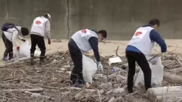 約100人が参加　ボランティア海岸清掃　三重・津市