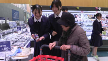 高校生とスーパーマーケットが共同開発　未利用魚使用の商品ほか2品限定販売