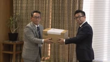 「連覇ができるのは桑名市だけ」　市町対抗駅伝に向け激励　JAみえきたが飲料贈る