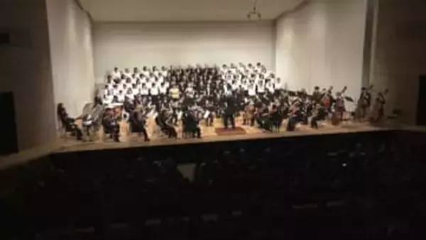 町民中心の合唱団が伸びやかに　日本語で「第九」