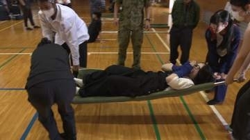 高校生らが自衛隊員から「公助」学ぶ