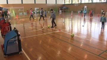 「うまくなれた気が」　社会人サッカーチームの選手が子どもたちにアドバイス