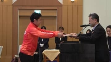 デフリンピック入賞・堤大揮選手など　県のスポーツ推進に貢献した選手を表彰