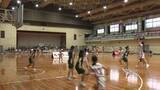 「三重県内の中学生16チームが参加　桑名市でバスケットボール大会」の画像1