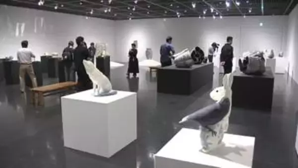 来場者の投票で大賞決定　陶芸大賞展