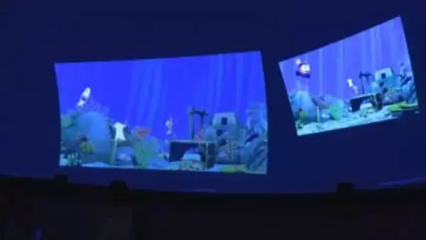 ドームのスクリーンに　子どもたちが描いた絵が泳ぐ