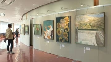 優れた鈴鹿市民の芸術作品　美術展表彰式