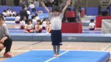 指先まで集中　体操クラブの子どもたちが練習の成果を披露
