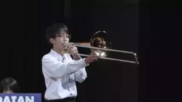 全国から寄附の楽器　中学生がコンサート