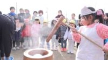 「おもちぺったん」　園児たちが餅つき体験