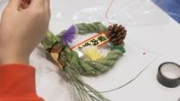 「根元の部分が固くて難しかった」　小学生が正月飾りづくり　三重県総合博物館MieMu