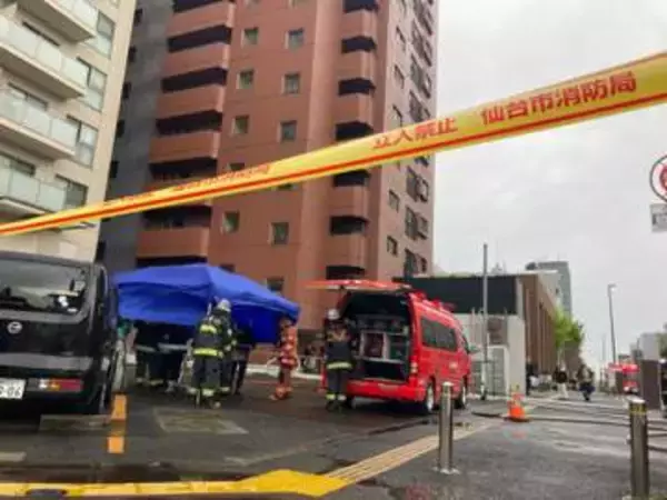マンションの一室から白煙…仙台駅近くの火事で住人が搬送（宮城野区）