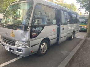 仙台・榴岡でスクールバス事故 トラック運転手が軽傷