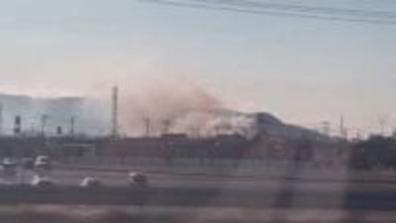 建物が燃える火事　石巻線で一時運転見合わせ（宮城・石巻市）