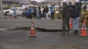 仙石線の踏切近くの道路に溝…車のタイヤがはまり仙石線で運転見合わせ（矢本～石巻駅間）