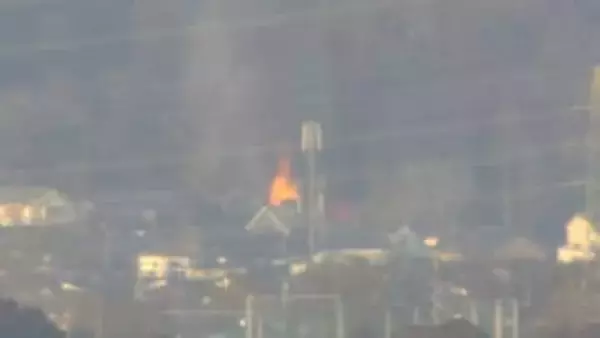 【速報】炎上中 泉区鶴が丘の住宅で火事〈仙台・泉区〉