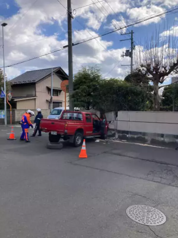 【速報】民家の塀に車が衝突、運転していた70代男性が死亡（仙台市太白区）