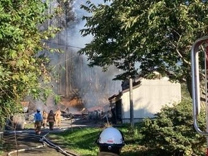 【速報】倉庫を焼く火事　雑木林に延焼　けが人なし＜宮城・大崎市＞