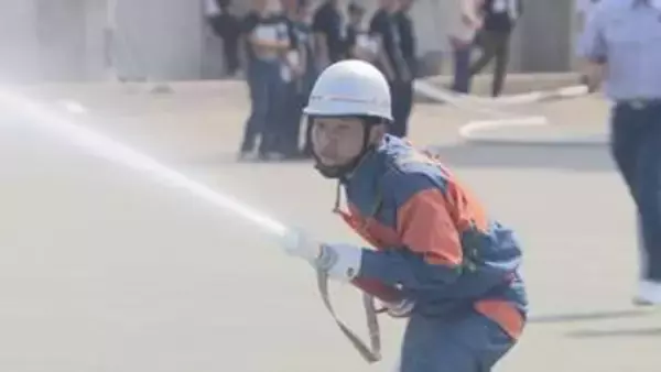 消防団が迅速・正確な消火活動競う 消防操法大会に予選勝ち抜いた17隊参加