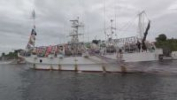 地震で被害の能登・小木港　豊漁願いイカ釣り船団が出港