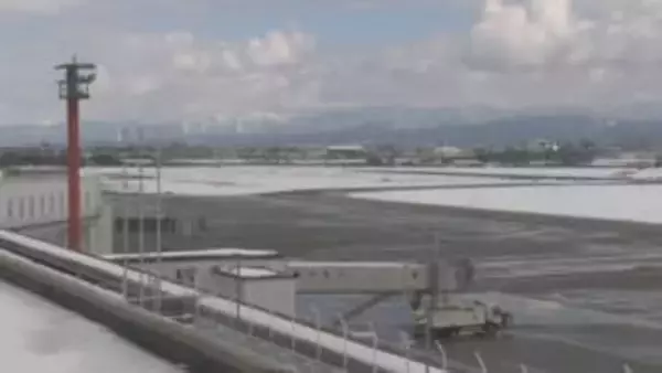 小松空港 滑走路に深さ10センチの穴 補修作業で羽田便など15便が欠航