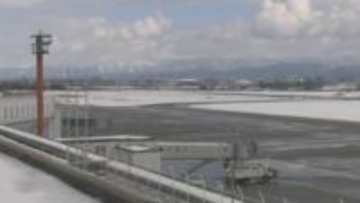 小松空港 滑走路に深さ10センチの穴 補修作業で羽田便など15便が欠航