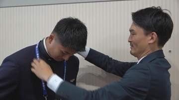 「ベイスターズを背負うバッターになってほしい」横浜DeNAから2位指名の保西選手に球団関係者が指名あいさつ
