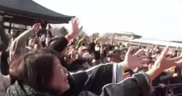 横綱・大の里と幕内・欧勝海が故郷で豆まき 倶利迦羅不動寺にファン1400人が集結