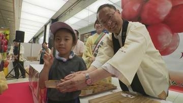 石川県の高級ぶどう「ルビーロマン」200人に無料配布 1粒ですが…瞬く間になくなる スイーツフェアも始まります 知事がトップセールスで魅力発信