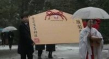 「勧進帳」由来で難関突破 「巨大絵馬」願いは「大学合格」「安全運航」「能登復興」 小松空港から安宅住吉神社へ 石川・小松市