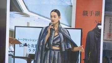 石川県白山市白峰地区に800年以上続く伝統工芸「牛首紬」の販売会 モデルの冨永愛さんが実際に着用したコートも展示