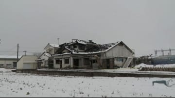 寝室に灯油まき住宅全焼 放火疑いで46歳女逮捕 石川県小松市 「家に火をつけた、間違いない」