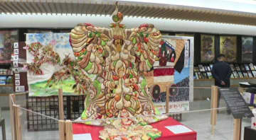 能登半島地震や奥能登豪雨で被災した着物の帯を使った「復興のオブジェ」JR金沢駅に展示 「風化させないように」