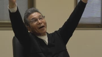 吉本新喜劇GMの間寛平さん 新人時代に舞台で“一升瓶半分の水”を飲んだ師匠・花紀京さんとの思い出 33年ぶりに復帰して若手座員に「媚びは売るな」と伝えるわけは? 【間寛平さんインタビュー①】