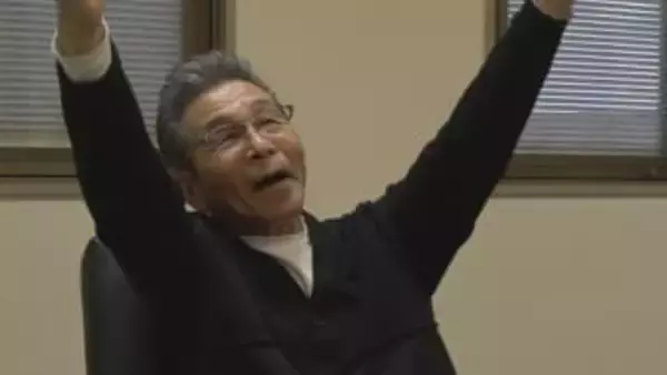 吉本新喜劇GMの間寛平さん 新人時代に舞台で“一升瓶半分の水”を飲んだ師匠・花紀京さんとの思い出 33年ぶりに復帰して若手座員に「媚びは売るな」と伝えるわけは? 【間寛平さんインタビュー①】