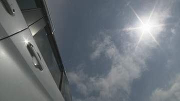 外は24度でも車内は“酷暑”レベル SUVで43.5度を記録、JAFが警鐘を鳴らす「5月の熱中症リスク」